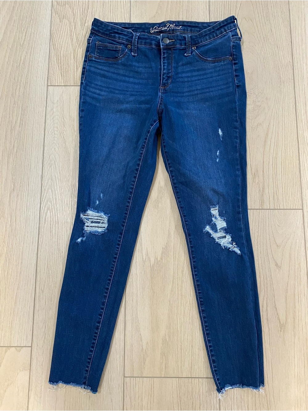 Universal Thread Women’s Navy Distressed Skinny Jeans